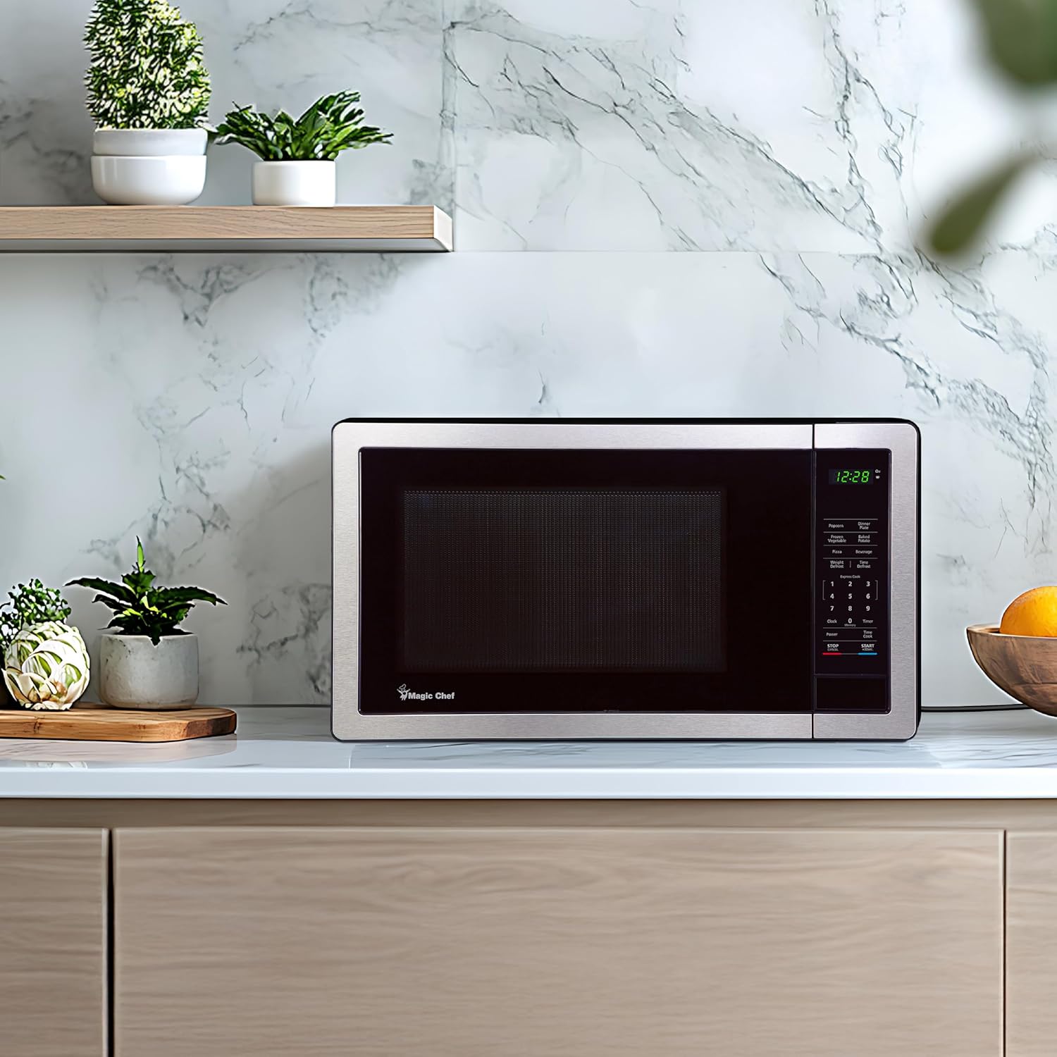 Magic Chef MC110MST 1.1 cu. ft. Countertop Microwave in Stainless Steel with Digital Touch - Image 4