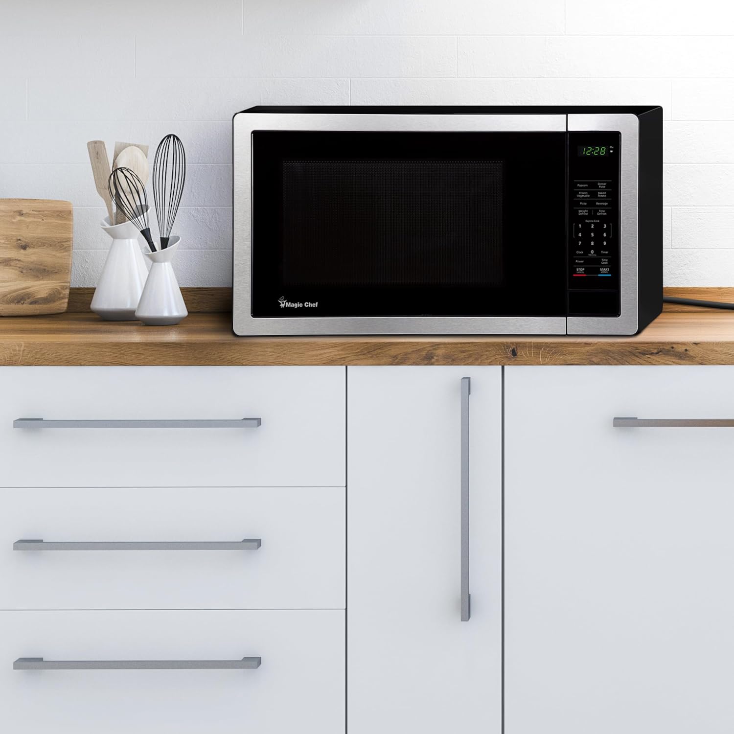 Magic Chef MC110MST 1.1 cu. ft. Countertop Microwave in Stainless Steel with Digital Touch - Image 3